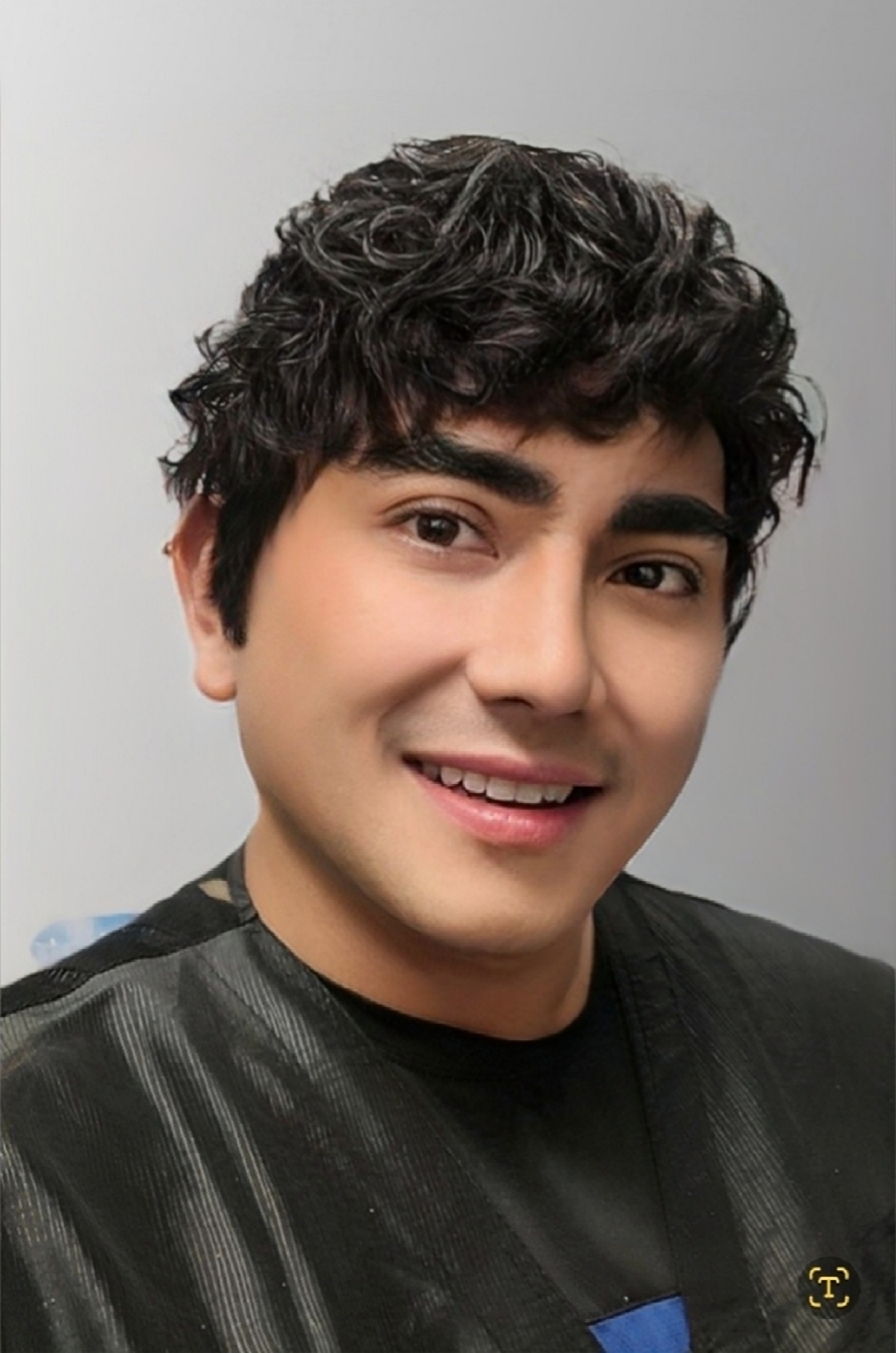 Ray Llarenas - Professional Mobile Beauty and Barber Specialist